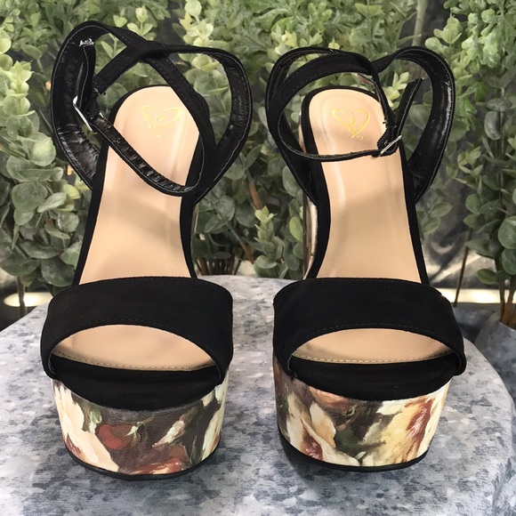 Windsor Open Toe Black Micro Suede Floral Print 5.5” Wedges WMS 8M💐Like NEW💐 - Picture 2 of 9